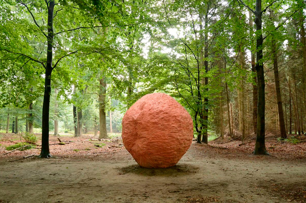 Installation view of “Blind Spot 2” for Lustwarande, at Oude Warande, Tilburg, Netherlands, 2015. Courtesy of the artist.